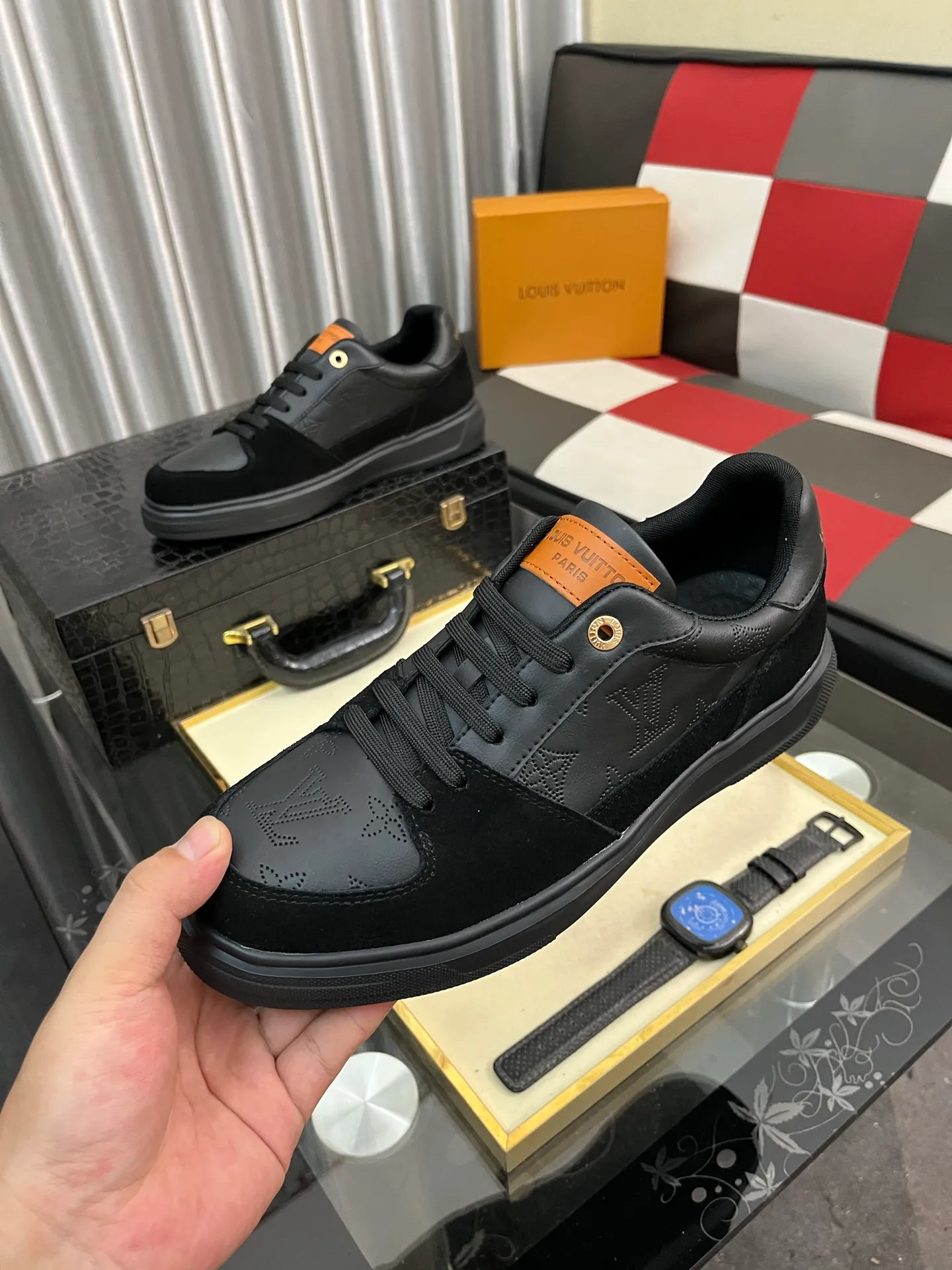 Men's Men's Shoes 💰420⌚️⌚️LV Louis Vuitton. The latest trendy casual shoes are popular in physical stores in sizes 38-44. New spring and summer comfortable imported custom original cowhide, unique jacquard fabric element design. Paired with sheepskin lining, Lv original bottom, [taiyang][taiyang] high-end packaging and high quality💪Details determine the quality, you can enter and leave the counter at will, welcome to compare🇮🇹